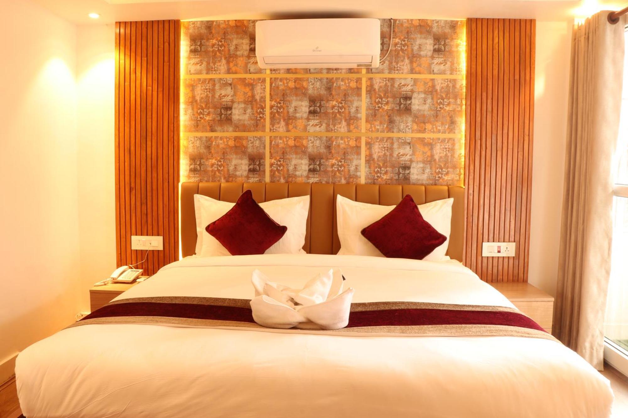 Hotel Elegant Kathmandu Inn Екстер'єр фото