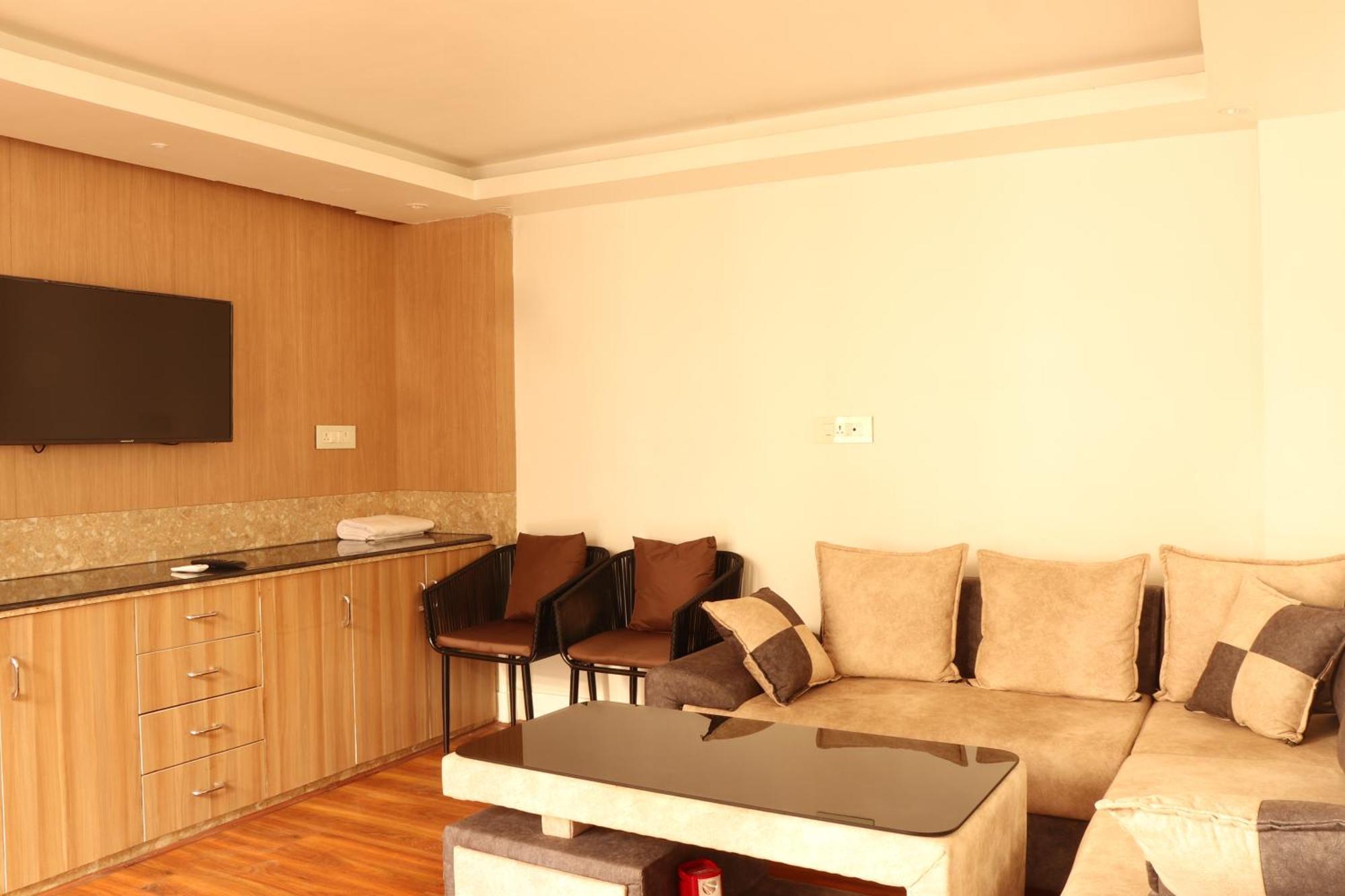 Hotel Elegant Kathmandu Inn Екстер'єр фото