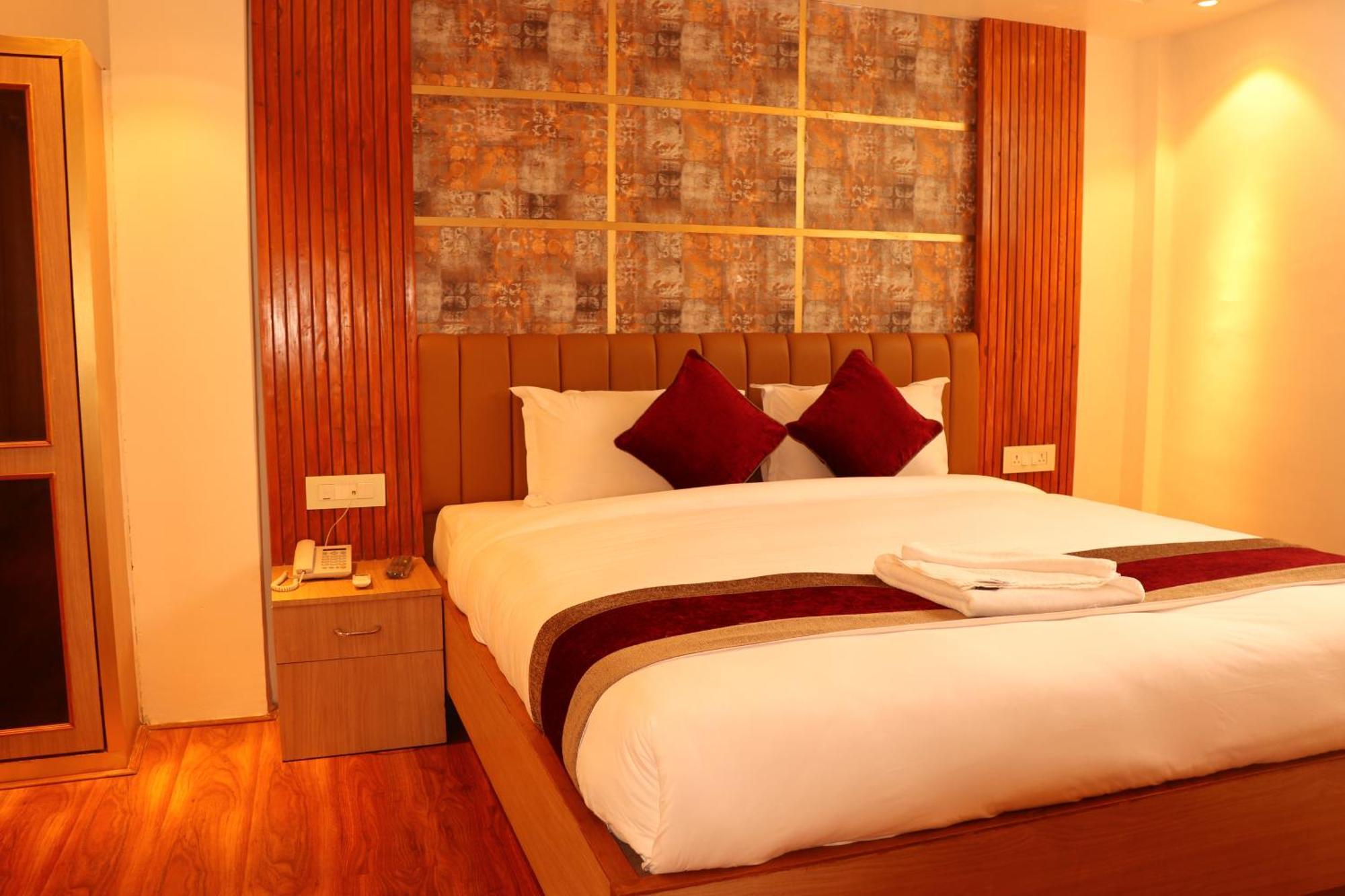 Hotel Elegant Kathmandu Inn Екстер'єр фото