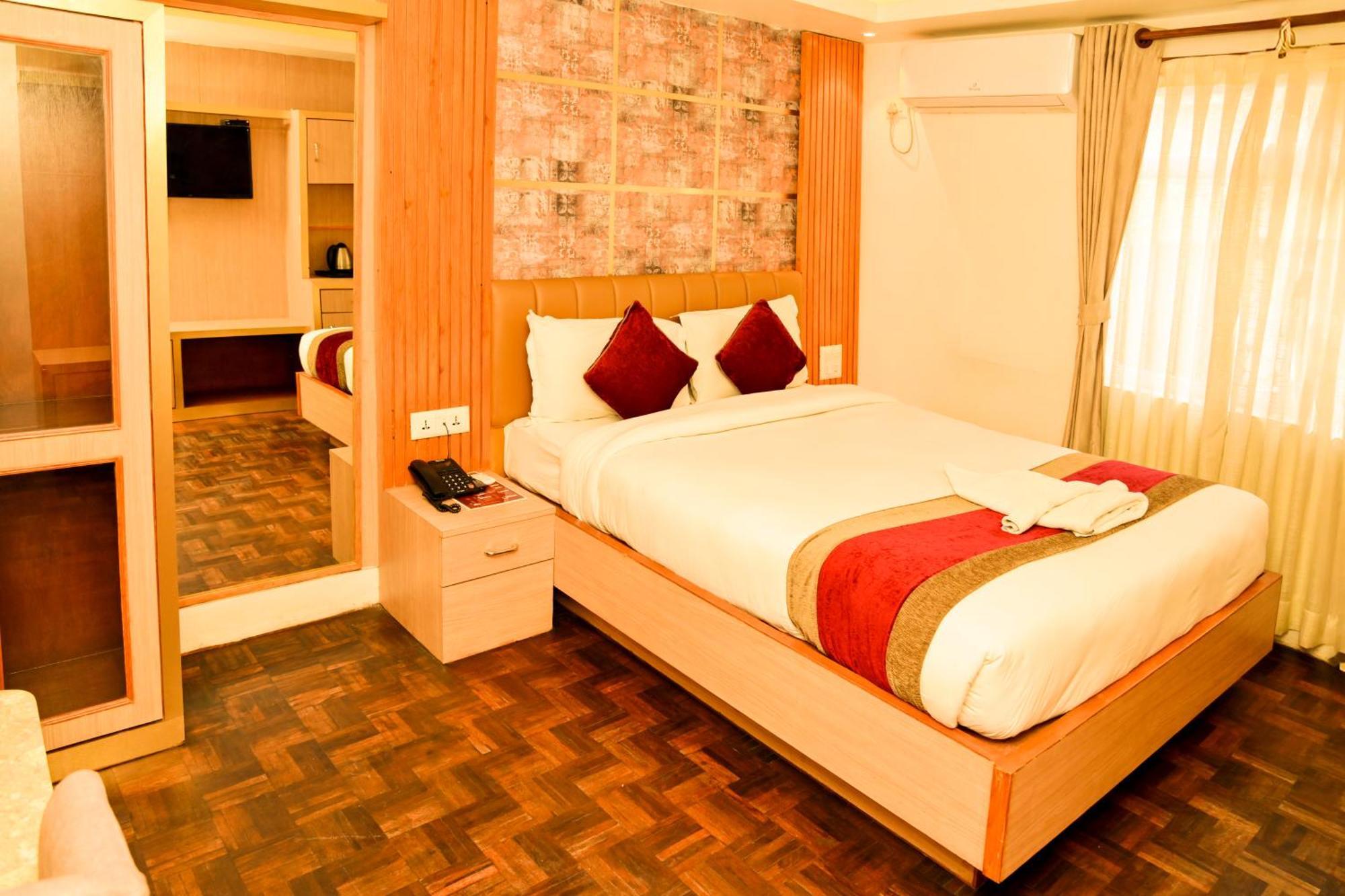Hotel Elegant Kathmandu Inn Екстер'єр фото