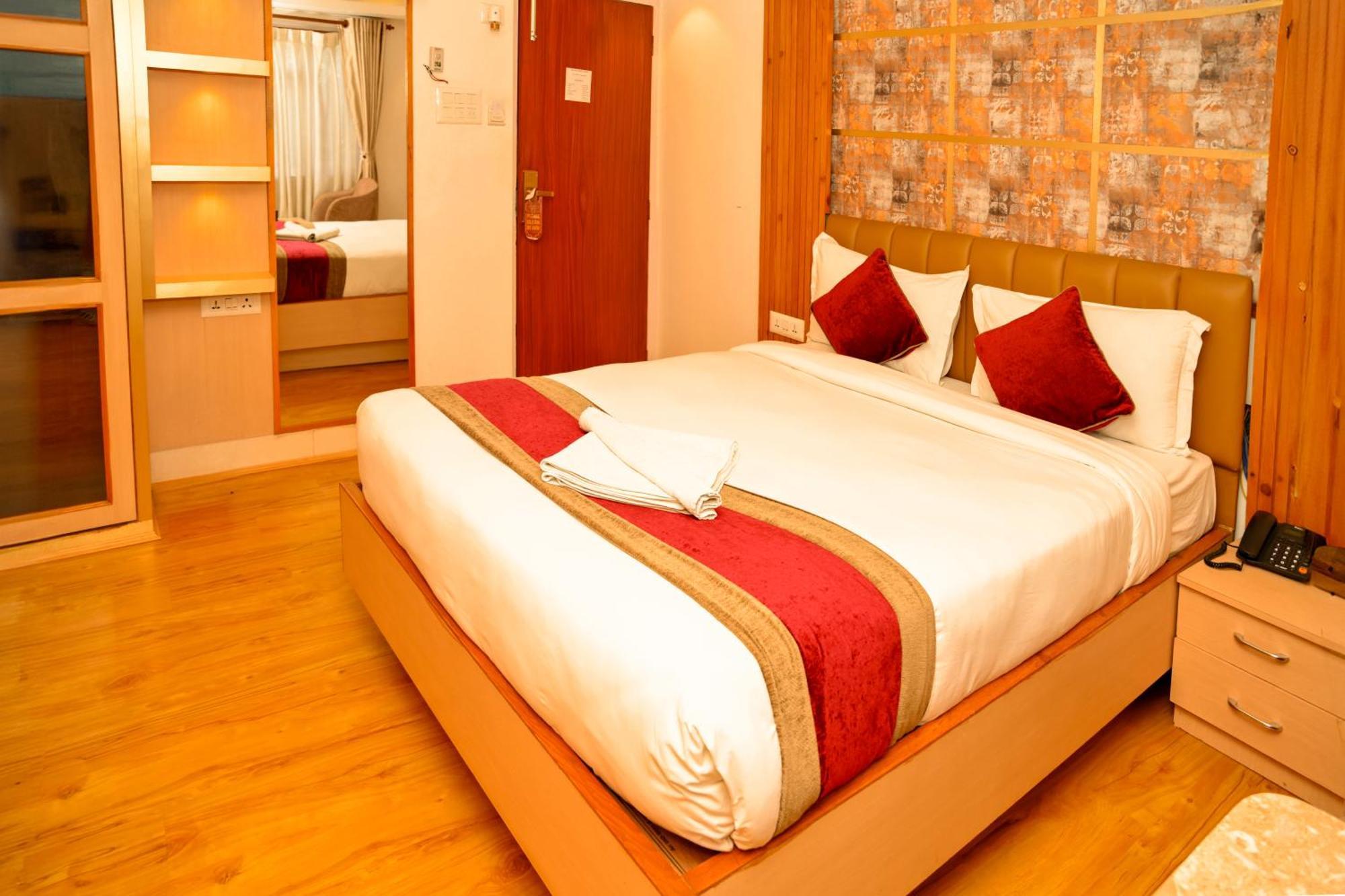 Hotel Elegant Kathmandu Inn Екстер'єр фото